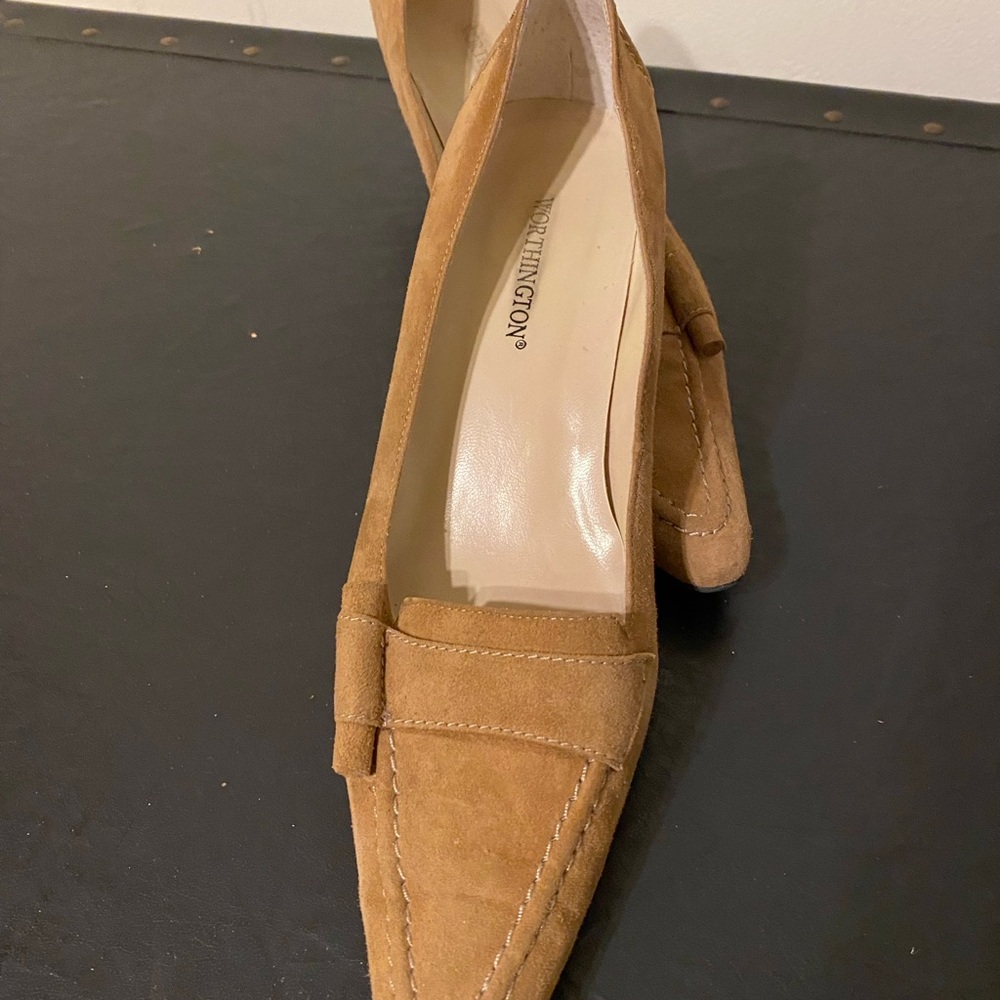 Worthington Women's Tan Suede Sophisticated Dress Pumps/Shoes, Size 8.5M. - Picture 3 of 7